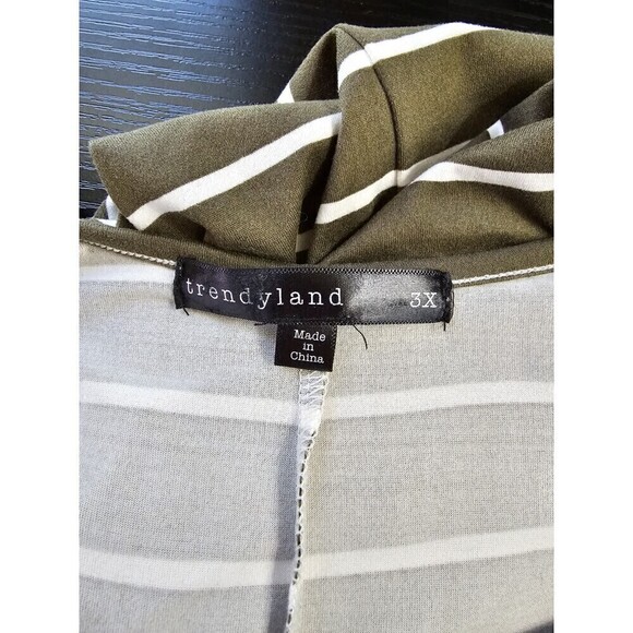 Trendyland Striped Stretchy Shirt with Pockets Green and White Size 3X - Picture 2 of 5